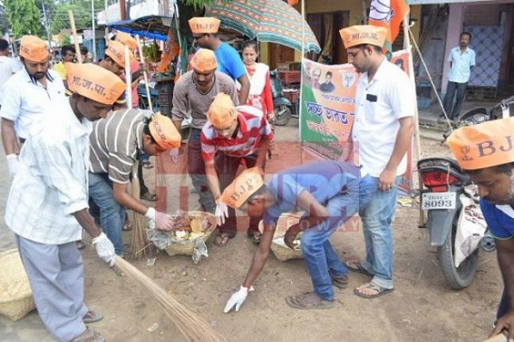 BJP cleans dirty market at Capital city BJP cleans dirty market at Capital city